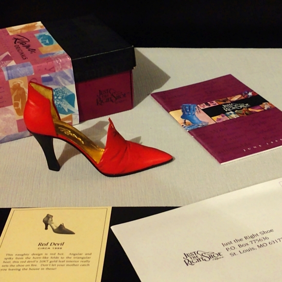 JUST THE RIGHT SHOE - Picture 1 of 3